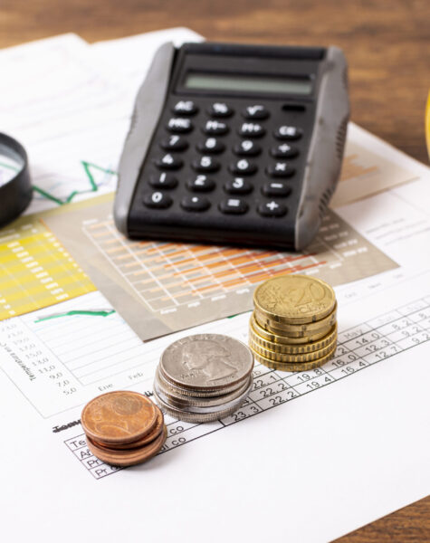 front-view-piggy-bank-stationery-items front-view-piggy-bank-stationery-items